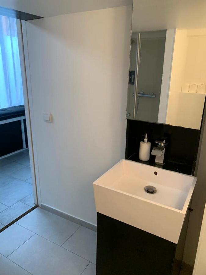 شقة Spacious Bright Split Level Flat In The Fashionable Marais باريس المظهر الخارجي الصورة